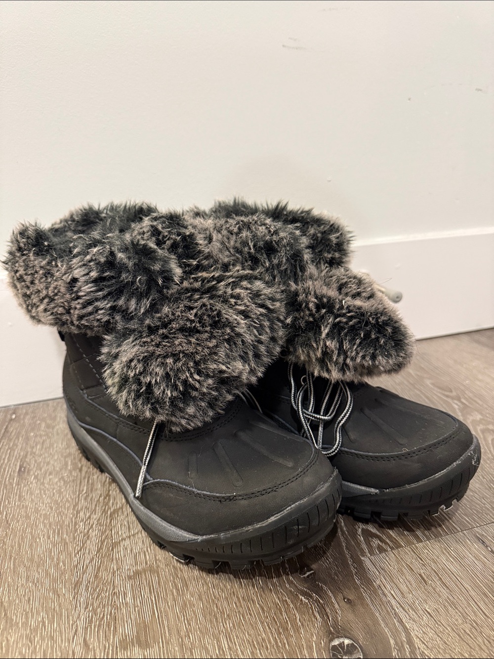 🔴LAST CALL‼️ BearPaw Women's Black Winter Fur-Trim Snow Boots